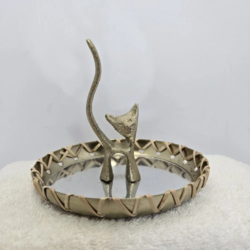 Brass Tone Cat Mirrored Ring Holder Trinket Dish Straw Woven Plate Shelf Sitter